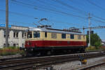 Re 410 034-3 durchfährt solo den Bahnhof Pratteln.