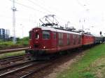 2 Re4/4 mit dem Sonderzug von Warnemnde nach Braunschweig Hbf.bei der Ausfahrt aus den Rostocker Hbf.Aufgenommen am 13.08.05