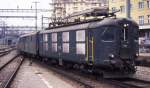 Am 27.3.1990 befrderte die schon betagte SBB Re 4/4 einen Regionalzug.
Um 14.30 Uhr fuhr sie damit aus Arth Goldau kommend in den Bahnhof Luzern ein.