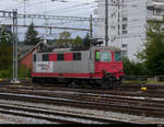 Sersa / Rhomberg - Lok  Re 4/4  420 503-5 abgestellt im Bahnhofsareal in Biel am 25.09.2020