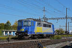 Re 420 502-7 der WRS durchfährt solo den Bahnhof Pratteln. Die Aufnahme stammt vom 10.10.2022.