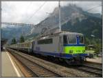 Re 420 509 steht am 27.07.2008 mit einem Zug von Spiez nach Brig im Bahnhof von Kandersteg.