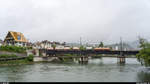 IRSI Re 421 393 mit Leerzug Aarberg - Zuckerfabrik Frauenfeld am 30. April 2020 im strömenden Regen auf der Gäubahnbrücke in Olten.