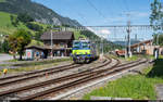BLS Re 4/4 II 501 schiebt am 4. Juli 2020 einen RE Zweisimmen - Interlaken Ost in den Bahnhof Erlenbach im Simmental.<br>
Noch in diesem Herbst soll der Umbau des Bahnhofs starten. Dabei werden u. a. zwei neue BehiG-gerechte Aussenperrons gebaut und die Bahnanlage erneuert.