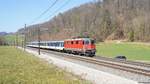 Die EW I fahren ihre letzten Einsätze im Fernverkehr. Auch wenn sie bereits seit 65 Jahren in Betrieb stehen, fahren sie noch bis am 27.März 2021 einige Züge zwischen Basel und Zürich. Hier erreicht die Re 420 121 in Kürze Tecknau. Tecknau 06.03.2021 