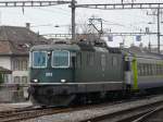 bls - E-Lok Re 4/4  420 503-5 im Bahnhof von Neuchatel am 03.01.2008