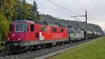 Re 420 345-1 und 420 257-8 sind am Morgen des 09.10.2020 bei Villnachern AG in Richtung Basel unterwegs.