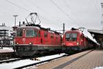 SBB/ÖBB Lokwechsel: Nachdem die SBB Re 421 den IC aus Zürich HB brachte, wurde die SBB Re 421 am Zugschluss abgekoppelt.