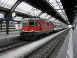 SBB - Re 4/4 11150 vor Zug im HB Zürich am 28.01.2018