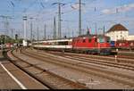 Re 4/4 II 11115 (420 115-8) SBB als IC 381 (Linie 87) nach Zürich HB (CH) wird in seinem Startbahnhof Singen(Hohentwiel) auf Gleis 3 bereitgestellt.
[14.7.2018 | 18:57 Uhr]