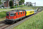 Die ehemalige Swiss-Express-Lokomotive Re 4/4 II 11112,  die als erste von diesen acht Lokomotiven den roten Anstrich erhalten hat.