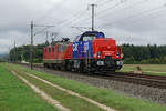 Die Re 420 234-7 mit der Hybridlokomotive H3 025-7 von Alstrom für Testfahrten in der Westschweiz unterwegs bei Deitingen am 1.