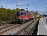 SBB - Lok Re 4/4  420 265-1 vor Güterzug bei der durchfahrt in Mies am 08.10.2020