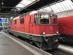 Re 420 151-3 (11151) zog den NightJet 466 (aus Budapest/Wien) und EuroNight 40462 (aus Kurswagen aus Prag) von Buchs SG bis zum Zugendbahnhof Zürich HB.