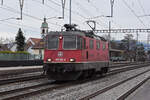 Re 420 332-9 durchfährt solo den Bahnhof Rupperswil. Die Aufnahme stammt vom 07.01.2022.