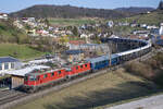 Re 4/4 II 11199 und 11191 ziehen den VSOE (Venice Simplon-Orient-Express) in Zeihen AG (CH) durch die  Fotokurve  in Richtung Basel.