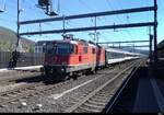 SBB - 420 157 mit Extrazug bei der durchfahrt im Bahnhof Rothrist am 18.05.2022