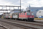 Re 420 162-0 durchfährt den Bahnhof Rupperswil. Die Aufnahme stammt vom 07.02.2022.