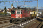 Re 420 322-0 durchfährt den Bahnhof Rupperswil. Die Aufnahme stammt vom 07.02.2022.