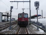 SBB - Re 4/4  420 246 abgestellt im Bahnhofsareal in Oensingen am 18.12.2022 ...