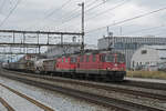 Doppeltraktion, mit den Loks 420 339-4 und 420 271-9 durchfährt am 27.02.2023 den Bahnhof Rupperswil.