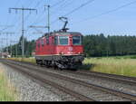 SBB - Lokzug Re 4/4  420 341 unterwegs bei Lyssach am 18.06.2023