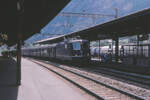 Ein Regionalzug Brig - Lausanne, geführt von Lok Re 4/4 II 11246 der SBB, fährt in Saint Maurice an der Rhone ein.
