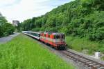Per Zufall waren heute beide Swiss Express Loks innert kurzer Zeit zwischen Basel und Delémont im Einsatz: Re 4/4 II 11109 mit Militärextrazug nach Bure bei Aesch, 05.06.2014.