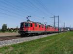 SBB - Re 4/4 11326 mit Re 6/6 11676 mit Re 4/4 11335 mir Re 6/6  620 087-7 vor Güterzug unterwegs bei Lyssach am 22.08.2015