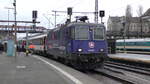 SBB 421 383-1 übernimmt am 12.12.2020 einen der letzten Eurocitys von München Hbf nach Zürich HB in Lindau.