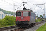 Re 421 376-5 fährt Richtung Bahnhof Lausen.