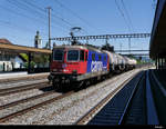 SBB - Re 4/4  421 384-9 mit Güterzug bei der durchfahrt im Bahnhof von Rupperswil am 07.05.2020