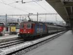 Die Re 421 371-6 bespannte am 13.2.2012 ausnahmsweise den IR 2279 nach Locarno, aufgenommen bei der Ausfahrt in Zürich HB