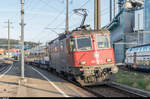 Re 4/4 II 11241 durchfährt am 20. März 2017 mit dem neuen Tango-Tram Be 6/10 1824 für die TPG den Bahnhof Winterthur Grüze.