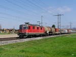 SBB - Re 4/4 11162 mit Güterzug unterwegs bei Lyssach am 25.03.2017