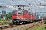 Dreifach Traktion, mit den Loks 420 342-8, 11267 und 11266, durchfahren den Bahnhof Pratteln. Die Aufnahme stammt vom 12.08.2017.