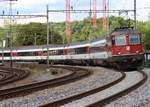 SBB Re 4/4 II Nr. 11112 durchfährt am 20. August 2017 mit den IC 185 von Singen (Hohentwiel) via Schaffhausen nach Zürich HB. 
 