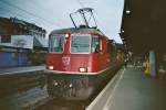 Die Re 4/4 II 11138 steht am 12.10.03 im Bahnhof Zrich.