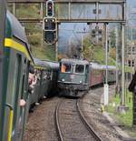 SBB Historic / Eurovapor: Doppeltraktion Elefanten am Gotthard 
Währenddem die Fahrgäste des Fotozuges; bestehend aus der SBB Re 4/4 II 11161 und den Wr und A, welcher den Dampfzug begleitete (Paralellfahrt auf Gotthard auf der Gotthard Nordrampe); Fotos der Dampffahrt machten, hatten die Fahrgäste des Dampzuges Fotos des Fotozuges gemacht. Das Bild entstand kurz nach Gurtnellen, wo die Fahrgäste des Fotozuges, bei einem kurzem Halt im Bf. Gurtnellen, ausstiegen durften und sich über phantastische Bilder begnügen konnten, und  wir  uns das anschauen mussten...
Samstag, 21. Oktober 2017