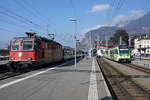 SBB/AOMC: IR 90 nach Brig bestehend aus dem Dispopendel von Lausanne mit zwei Re 4/4 beim Zwischenhalt in Aigle. An der Spitze des Zuges war die Re 4/4 11181 eingereiht.
Foto: Walter Ruetsch