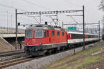 Re 4/4 II 11153 fährt Richtung Bahnhof SBB. Die Aufnahme stammt vom 05.02.2018.