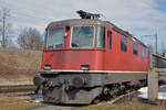 Für die Re 4/4 II 11175 hat bald die letzte Stunde geschlagen. Auf einem Nebengleis beim, Bahnhof Kaiseraugst wartet sie auf ihr Ende. Die Aufnahme stammt vom 04.03.2018.