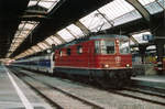 SBB/RENFE: Re 4/4 II 11154, erste Generation, mit einem Talgo in Zürich-HB am 19.