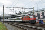 Re 4/4 II 11139 fährt Richtung Bahnhof Muttenz. Die Aufnahme stammt vom 08.06.2018.