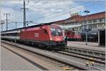 In Singen hat 1116 284 von der Re 4/4 II 11140 den IC186 nach Stuttgart übernommen. (16.07.2018)
