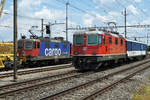 SBB CARGO:  Innerthalb von fünf Minuten drei Re 4/4 verewigt ab dem selben Fotostandort beim Güterbahnhof Langenthal.