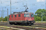 Re 420 260-2 durchfährt den Badischen Bahnhof.