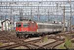 Re 4/4 II 11134 (420 134) SBB als IR 2363 (IR 17) von Bern (CH) erreicht seinen Endbahnhof Zürich HB (CH) auf Gleis 10.
[10.7.2018 | 10:04 Uhr]