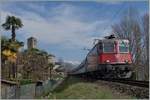 Die SBB Re 4/4 11198 erreicht mit einem  Gotthard IR  in Kürze ihr Ziel Locarno.