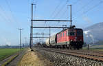 SBB CARGO Re 420 321-2 mit einem langen gemischten Güterzug bei Oensingen unterwegs am 15. Januar 2019.
Foto: Walter Ruetsch